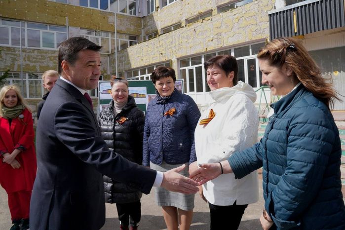 Проверка губернатором Подмосковья хода ремонта в школе №1 в Лотошине