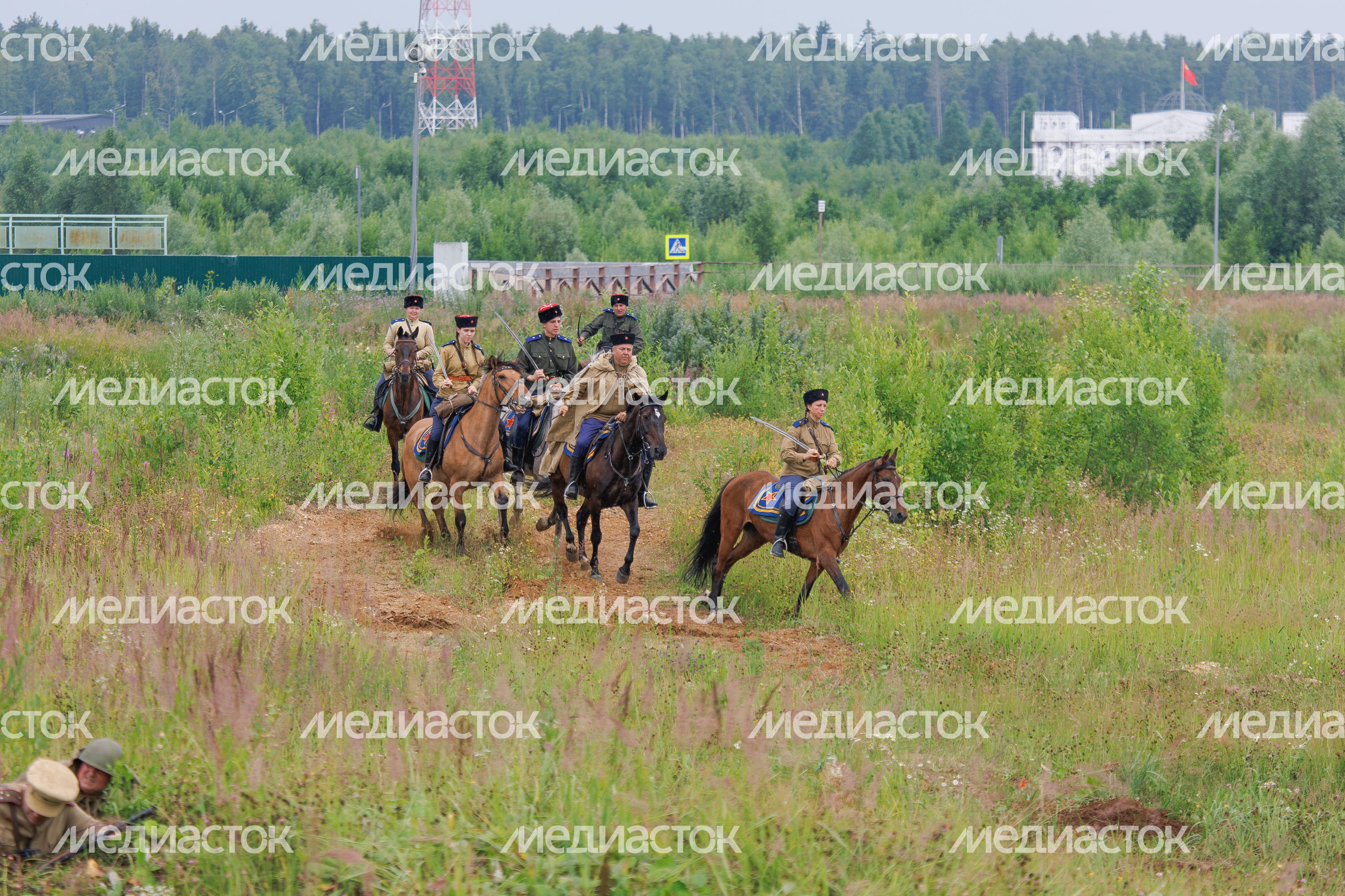 Эпизод Курской битвы под Прохоровкой на военно-исторической реконструкции в Центральном парке «Патриот»