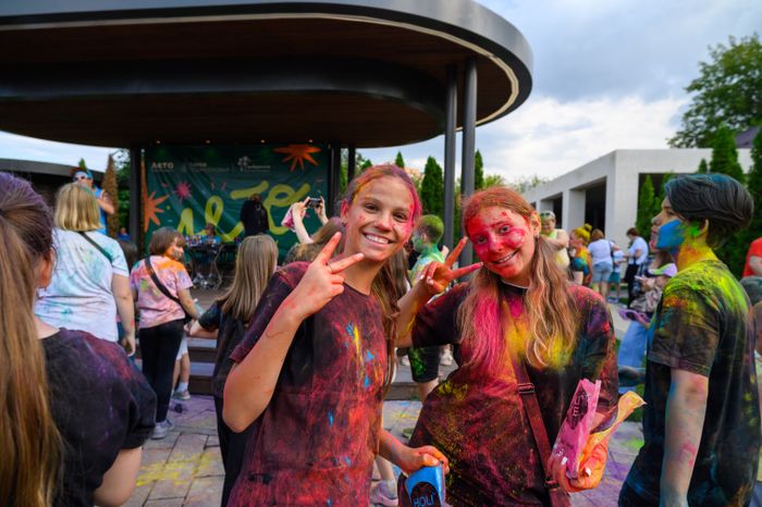 Фестиваль красок Holi Dance в Наташинском парке в Люберцах