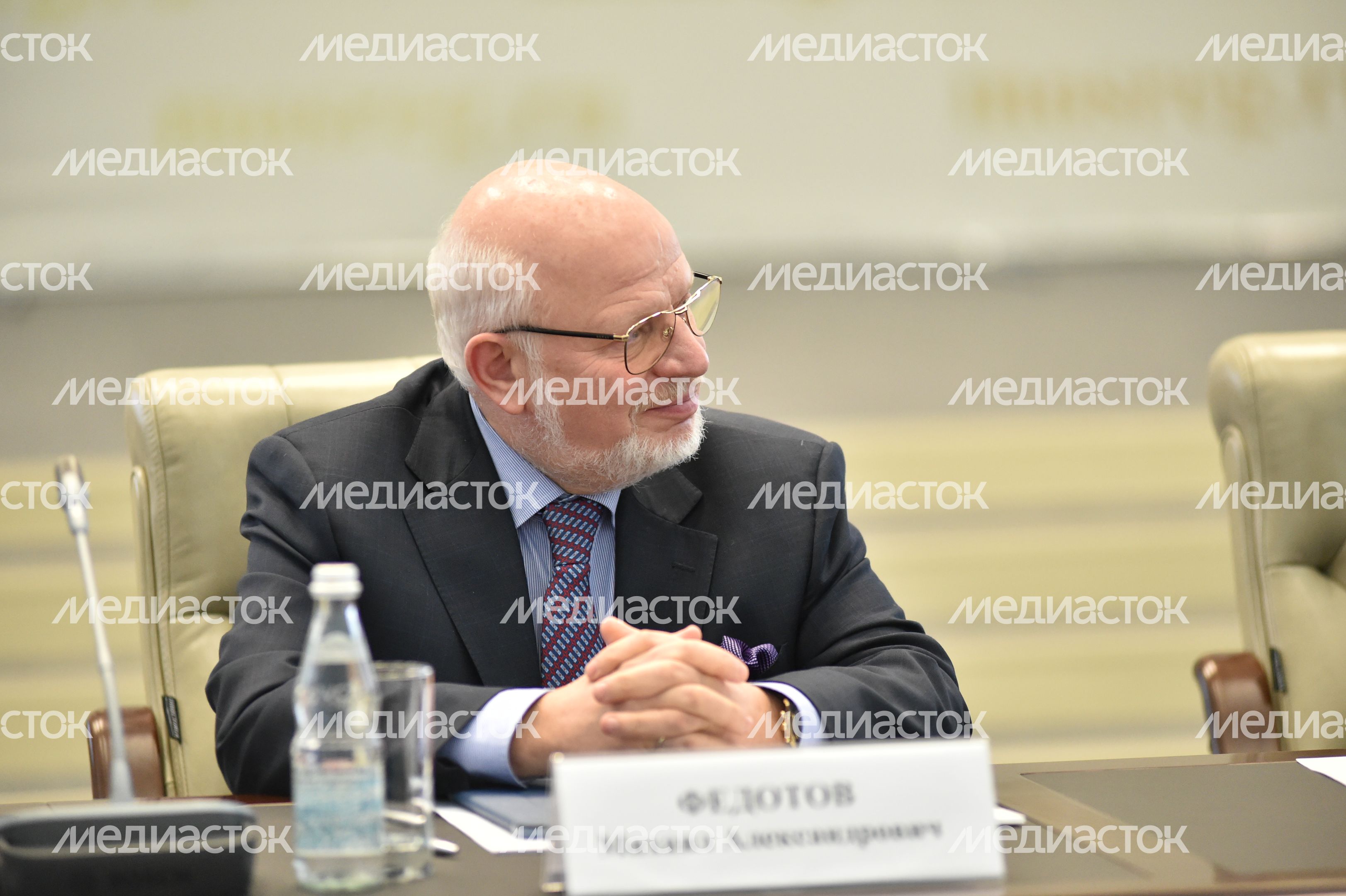 А. Воробьев провел рабочую встречу с правозащитниками А. Воробьев провел рабочую встречу с правозащитниками