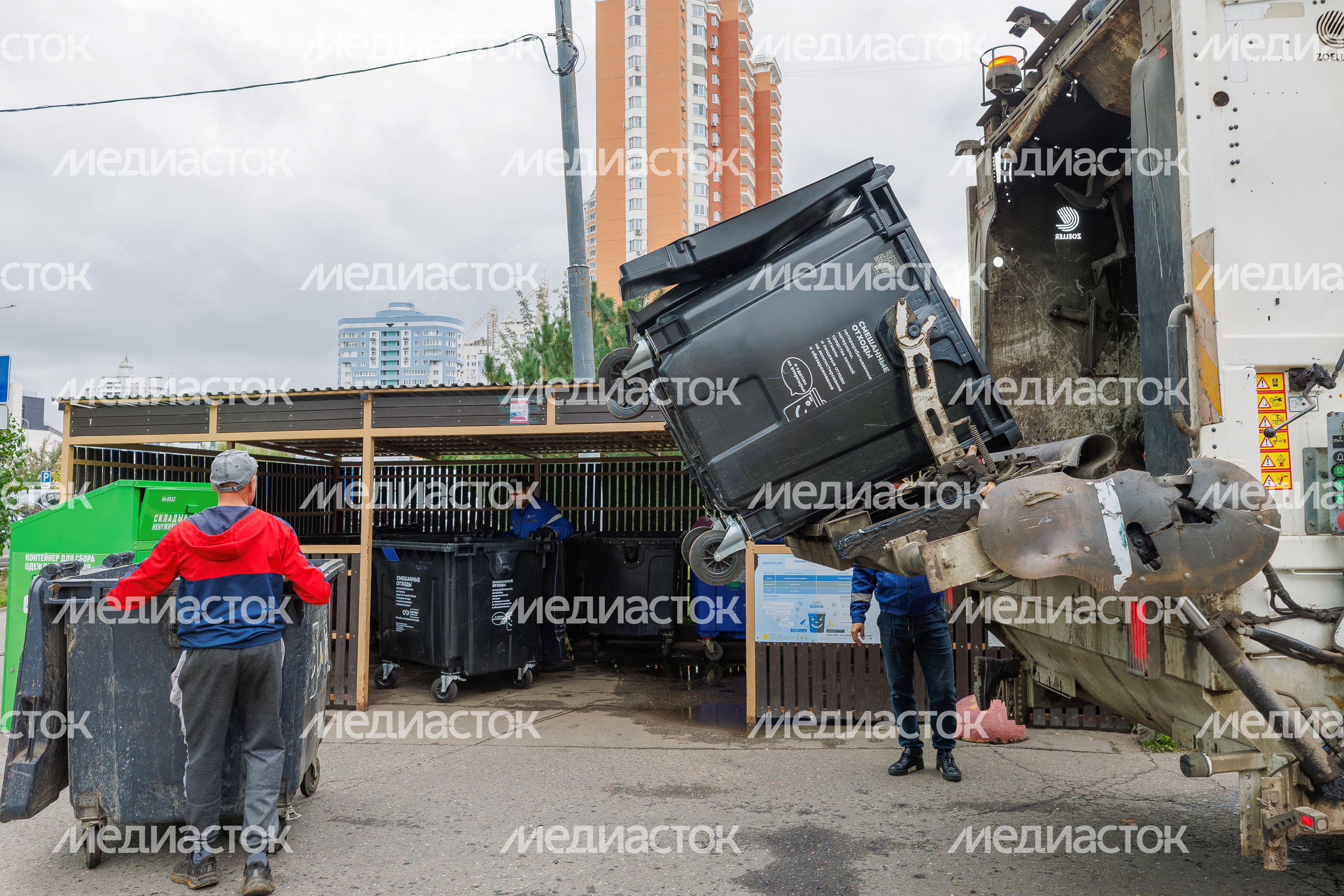 Модернизированные контейнерные площадки для мусора в Красногорске Модернизированные контейнерные площадки для мусора в Красногорске