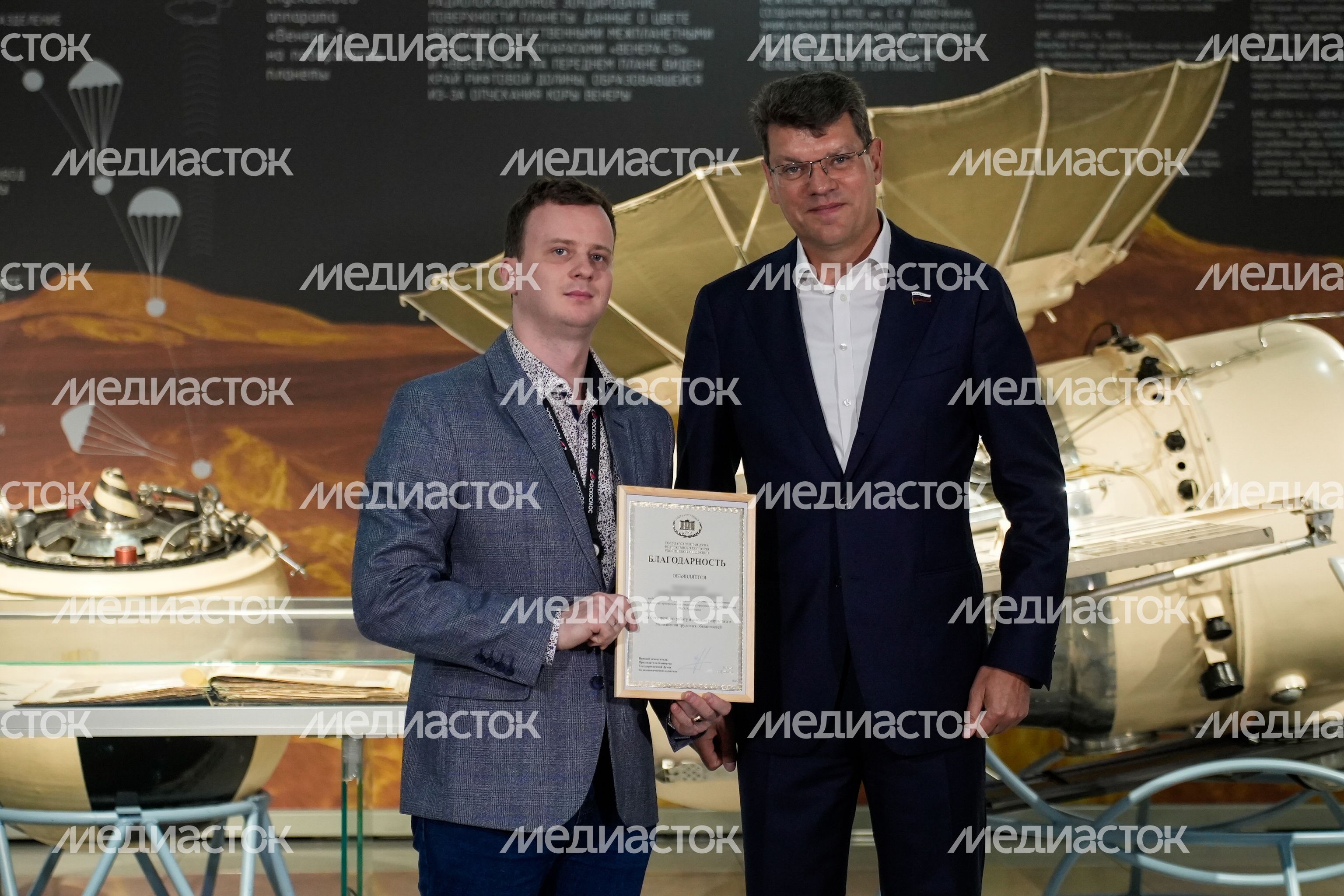 Денис Кравченко вручил награды лучшим сотрудникам НПО им. С.А. Лавочкина