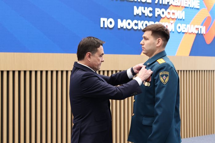 Андрей Воробьев поздравил сотрудников МЧС с Днем спасателя и 35-летием ведомства