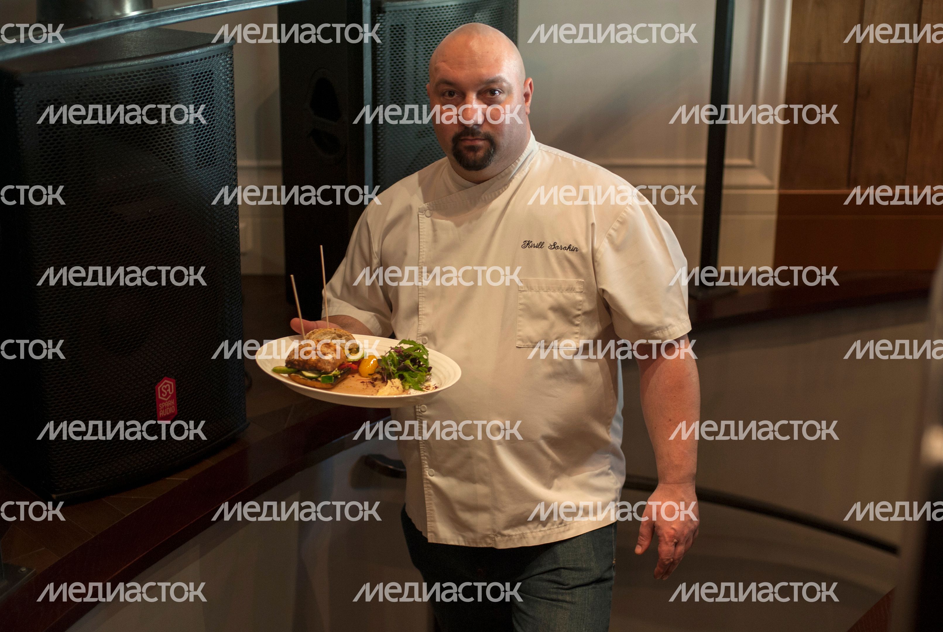 Приготовление чиабатты с хумусом и овощами Приготовление чиабатты с хумусом и овощами