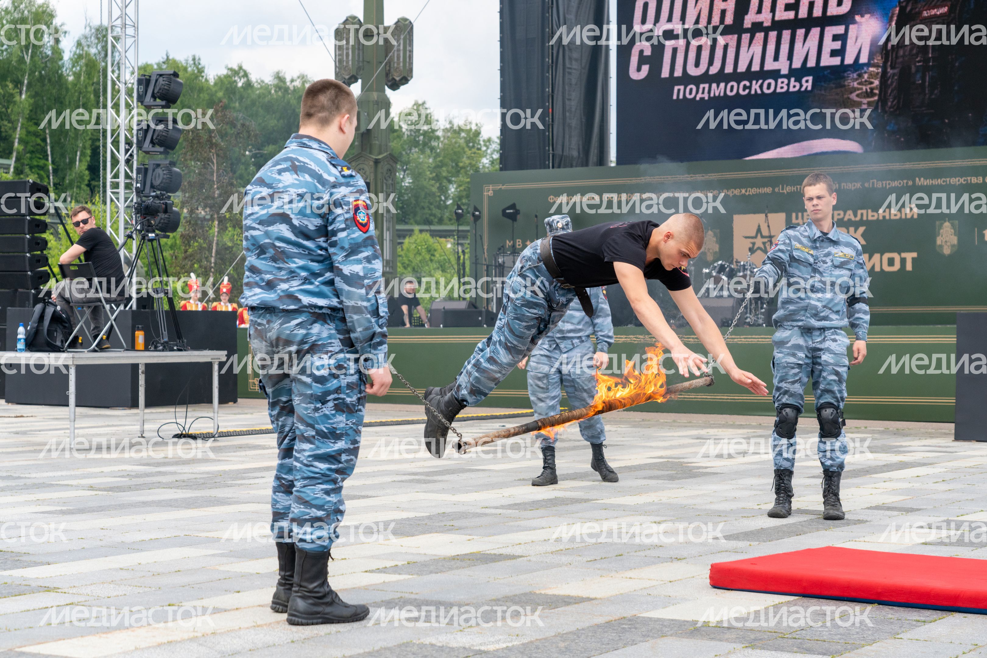 Показательные выступления специального полка полиции с демонстрацией боевых приемов борьбы Показательные выступления специального полка полиции с демонстрацией боевых приемов борьбы