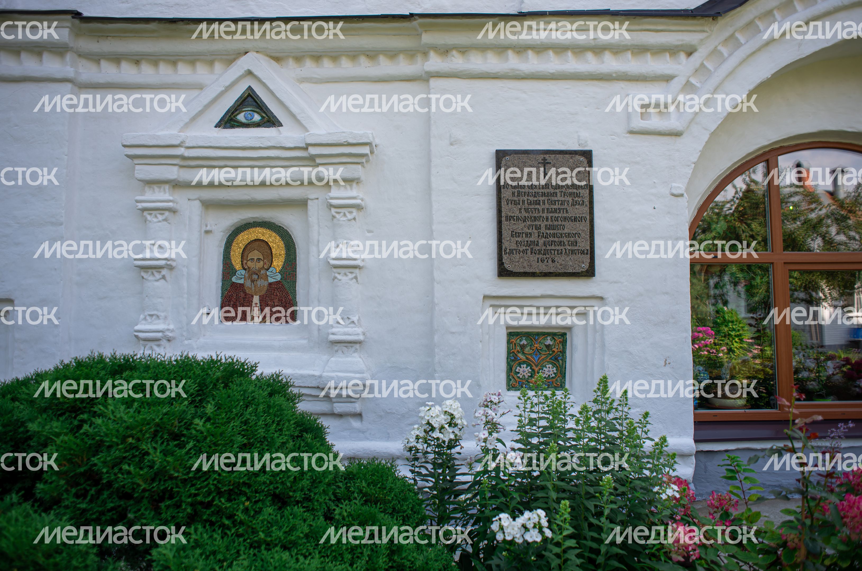 Летние виды церкви Сергия Радонежского в Комягино
