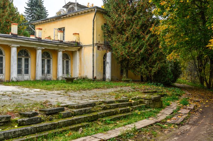 Храм-мавзолей Волконских в усадьбе Суханово Ленинского округа