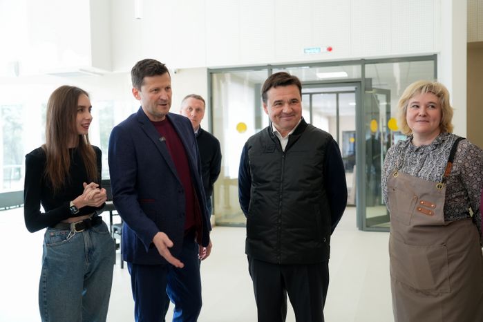 Андрей Воробьев проверил работу культурно-досугового центра "Протон" в Протвине