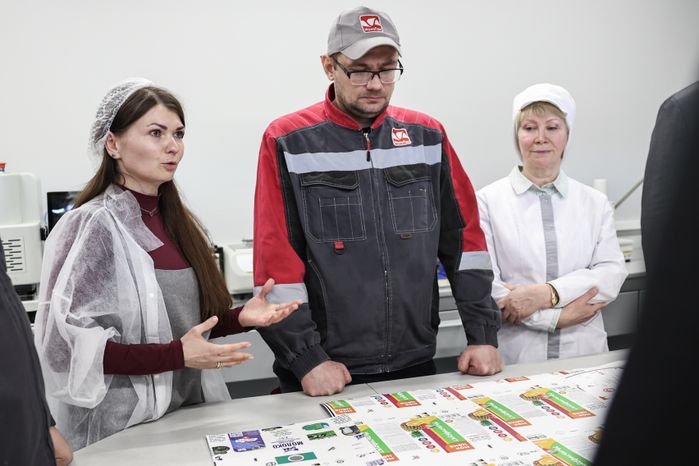 Андрей Воробьев посетил запуск производства упаковки для пищевой продукции в Чехове