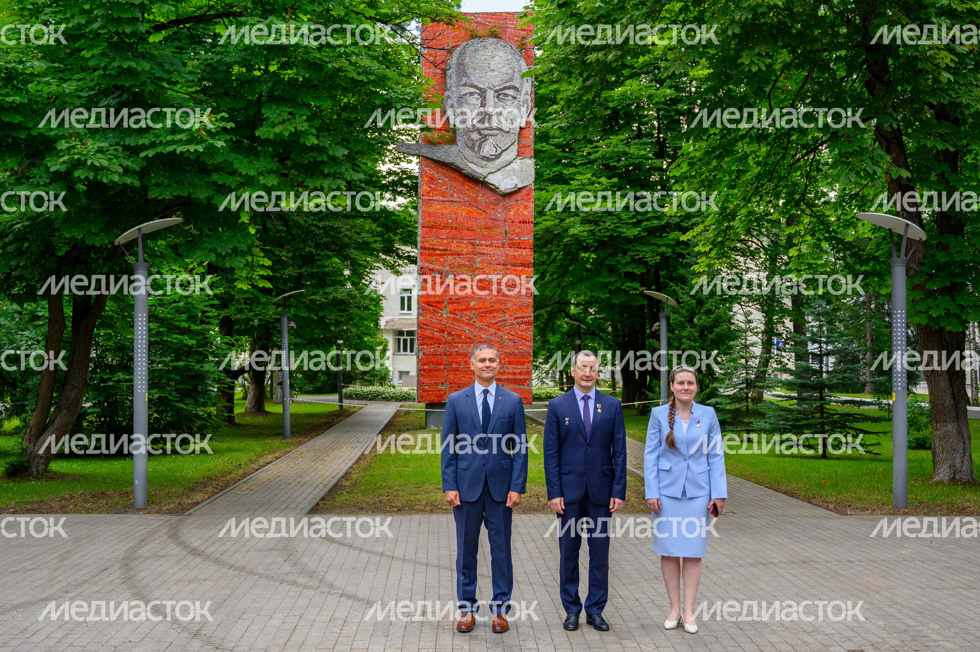 Основной экипаж космонавтов МКС-75 А. Менона, П.В. Дуброва и А.Ю. Кикину проводили из Звездного городка на Байконур Основной экипаж космонавтов МКС-75 А. Менона, П.В. Дуброва и А.Ю. Кикину проводили из Звездного городка на Байконур