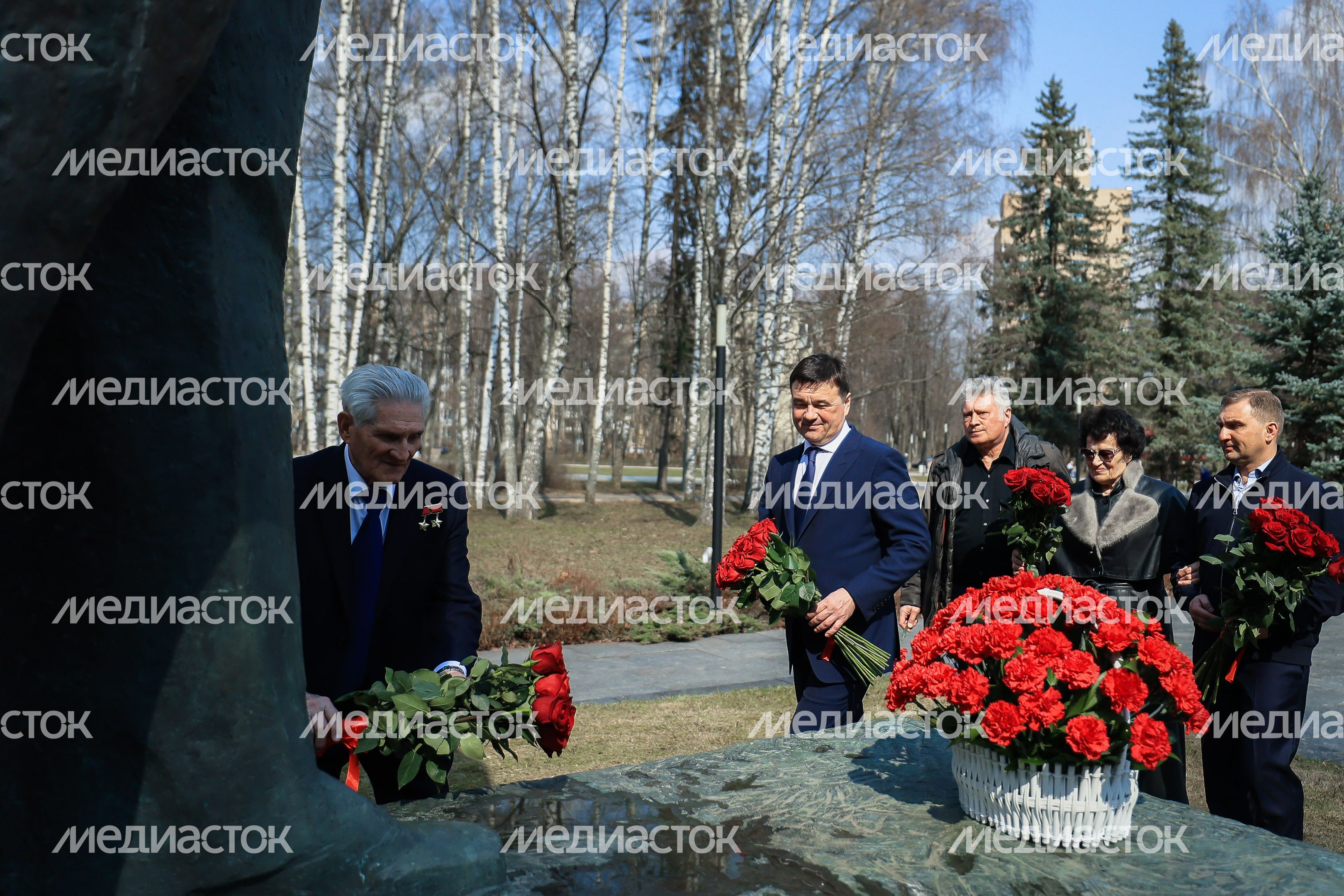 Посещение губернатором космонавта первого отряда