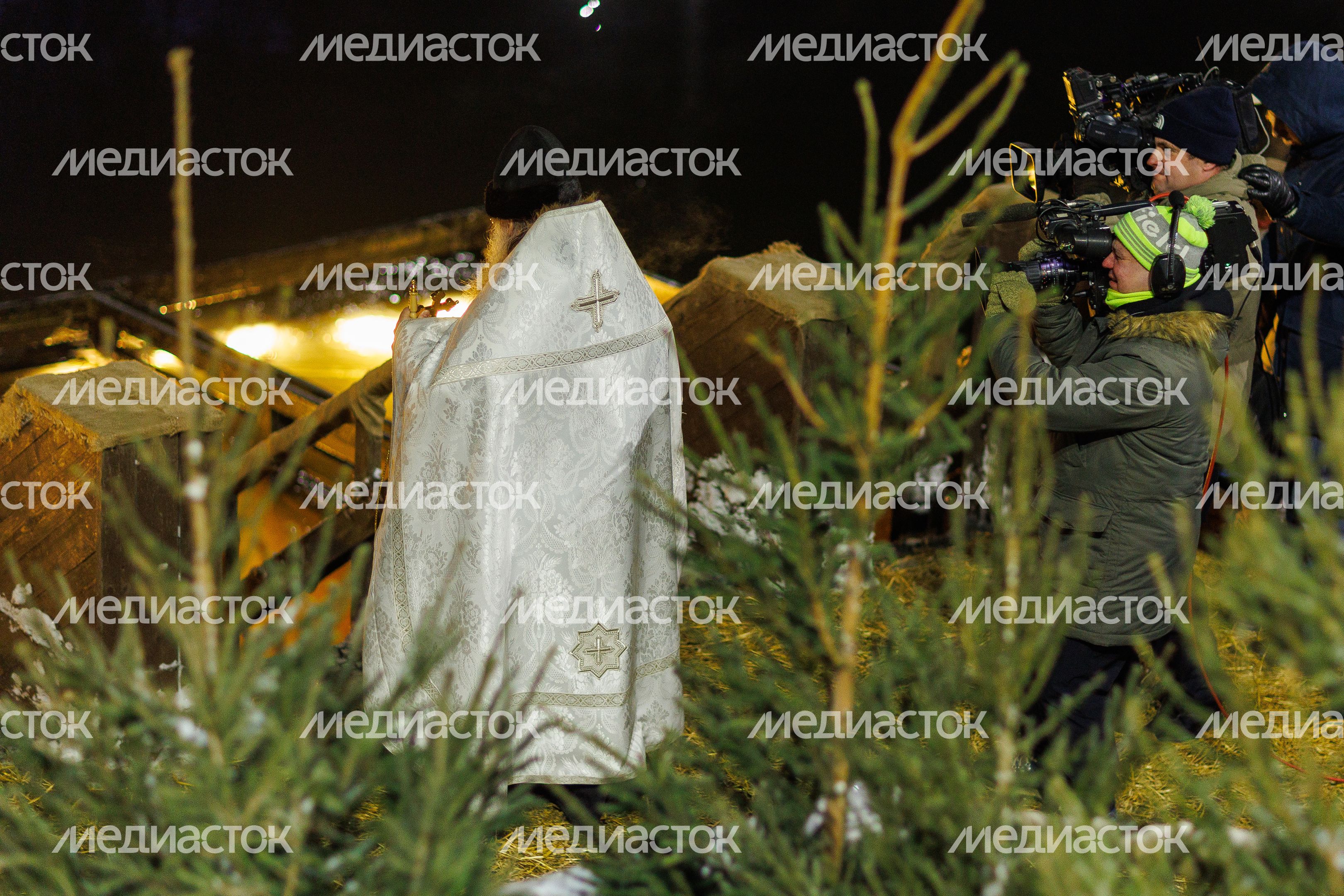 Крещенские купания у Воскресенского Ново-Иерусалимского монастыря в Истре