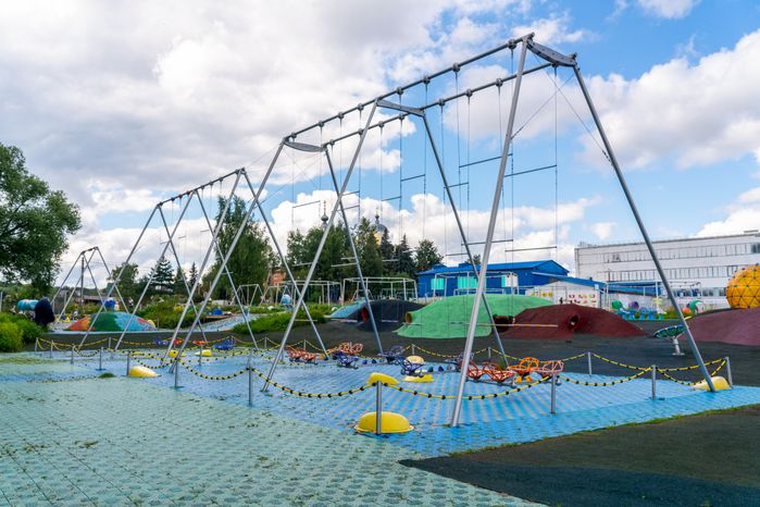 Качели в парке «Леко» в селе Синьково Дмитровского округа