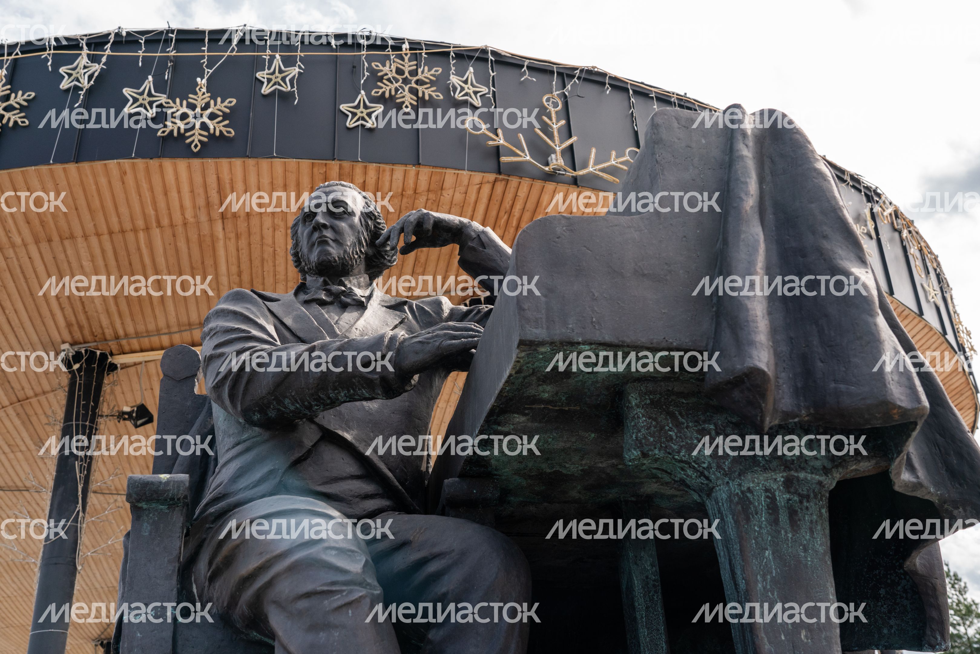 Центральная площадь в рабочем поселке Шаховская Центральная площадь в рабочем поселке Шаховская