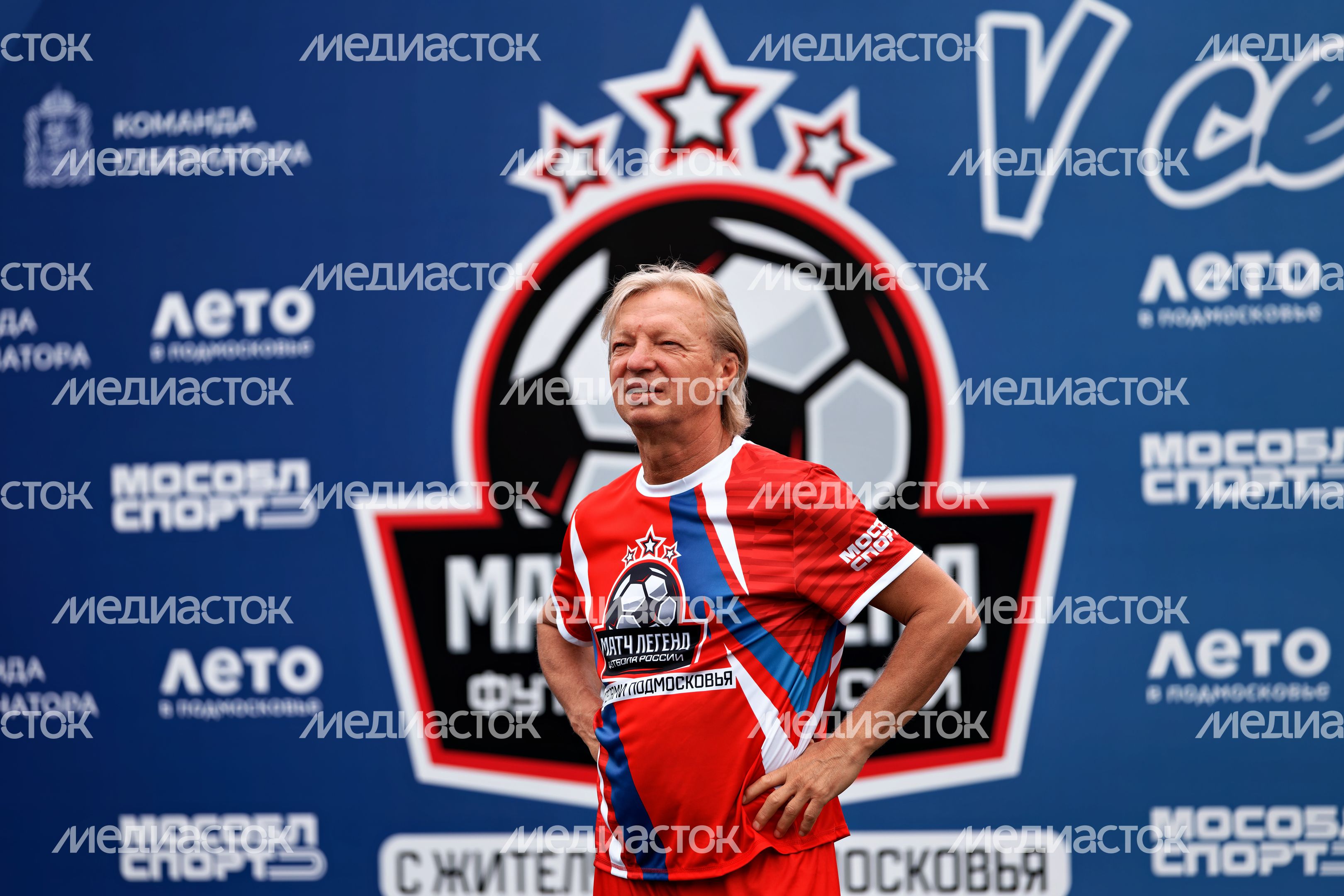 Футболист Василий Иванов сыграл в команде легенд футбола против жителей Люберец в проекте «Выходи во двор» в Малаховке Футболист Василий Иванов сыграл в команде легенд футбола против жителей Люберец в проекте «Выходи во двор» в Малаховке