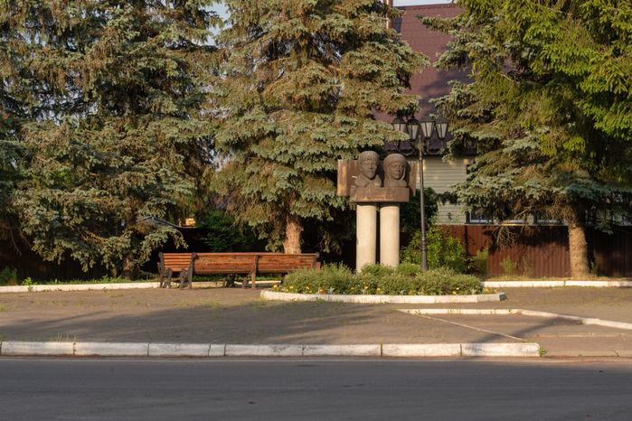 Ярополец Бюст Ленина и Крупской