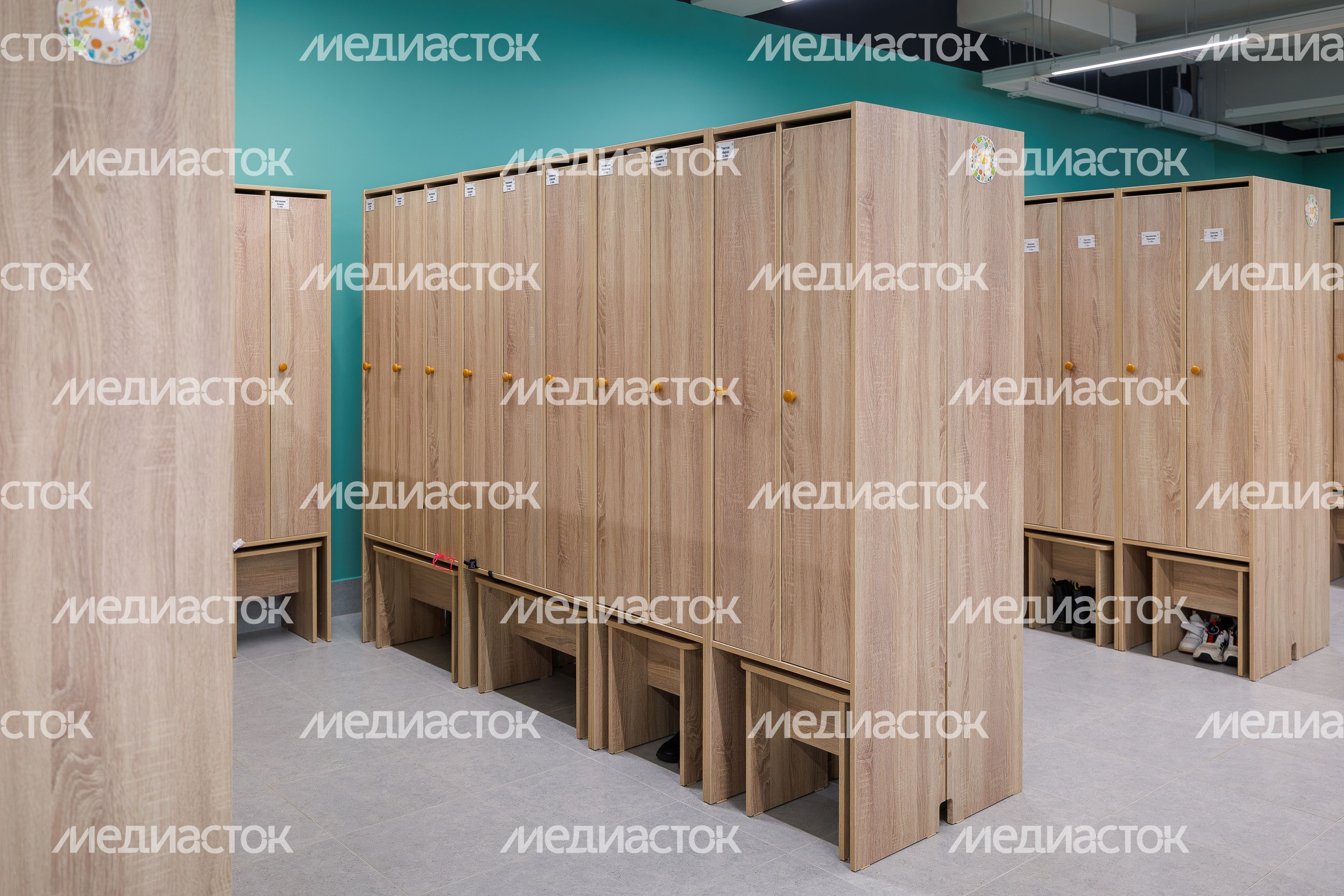 Гимназия №6 в Солнечногорске. Раздевалка спортзала в новом корпусе для начальной школы на улице Банковской Гимназия №6 в Солнечногорске. Раздевалка спортзала в новом корпусе для начальной школы на улице Банковской