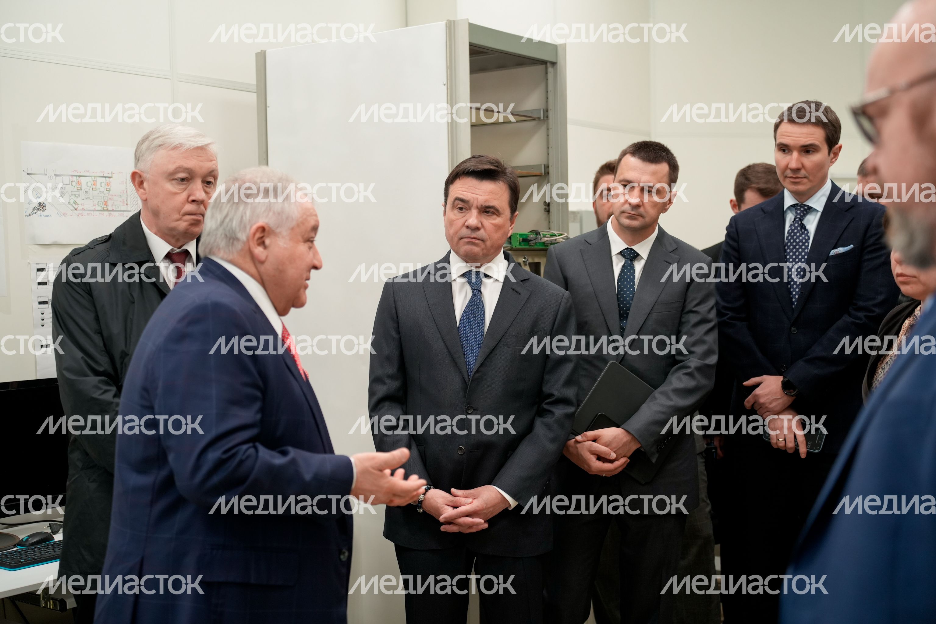 Андрей Воробьев посетил НИЦ "Курчатовский институт" ИФВЭ в Протвине