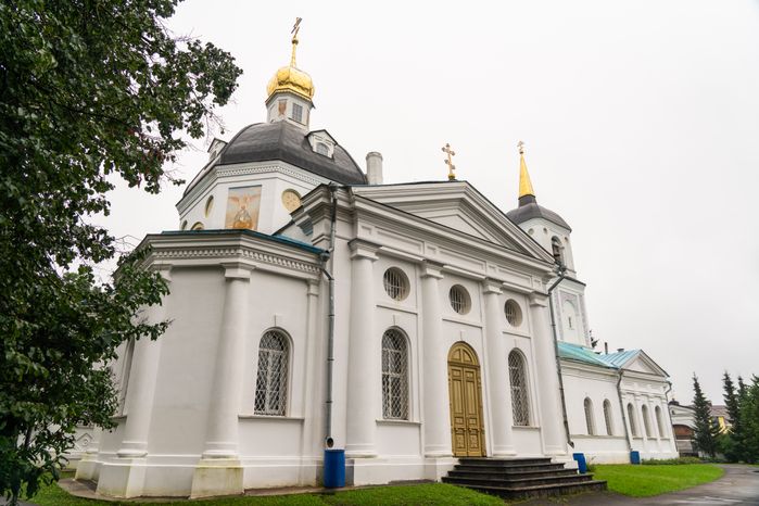 Церковь Воскресения Словущего на Николо-Железновском погосте в деревне Шипулино округа Клин