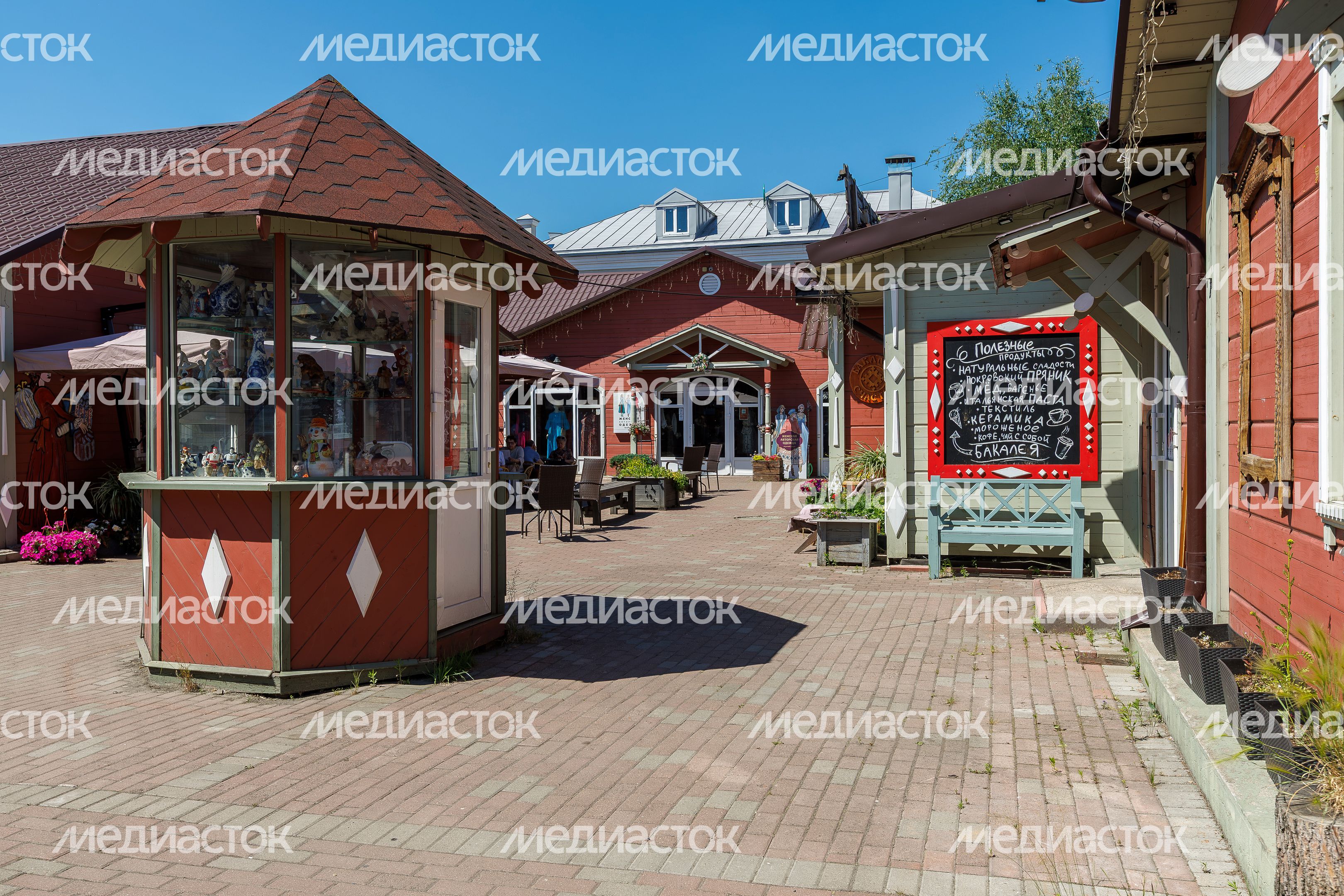 Летние виды улицы Московской в Звенигороде Летние виды улицы Московской в Звенигороде