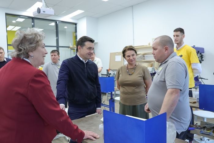 Андрей Воробьев навестил раненых бойцов в центре им. Мещерякова