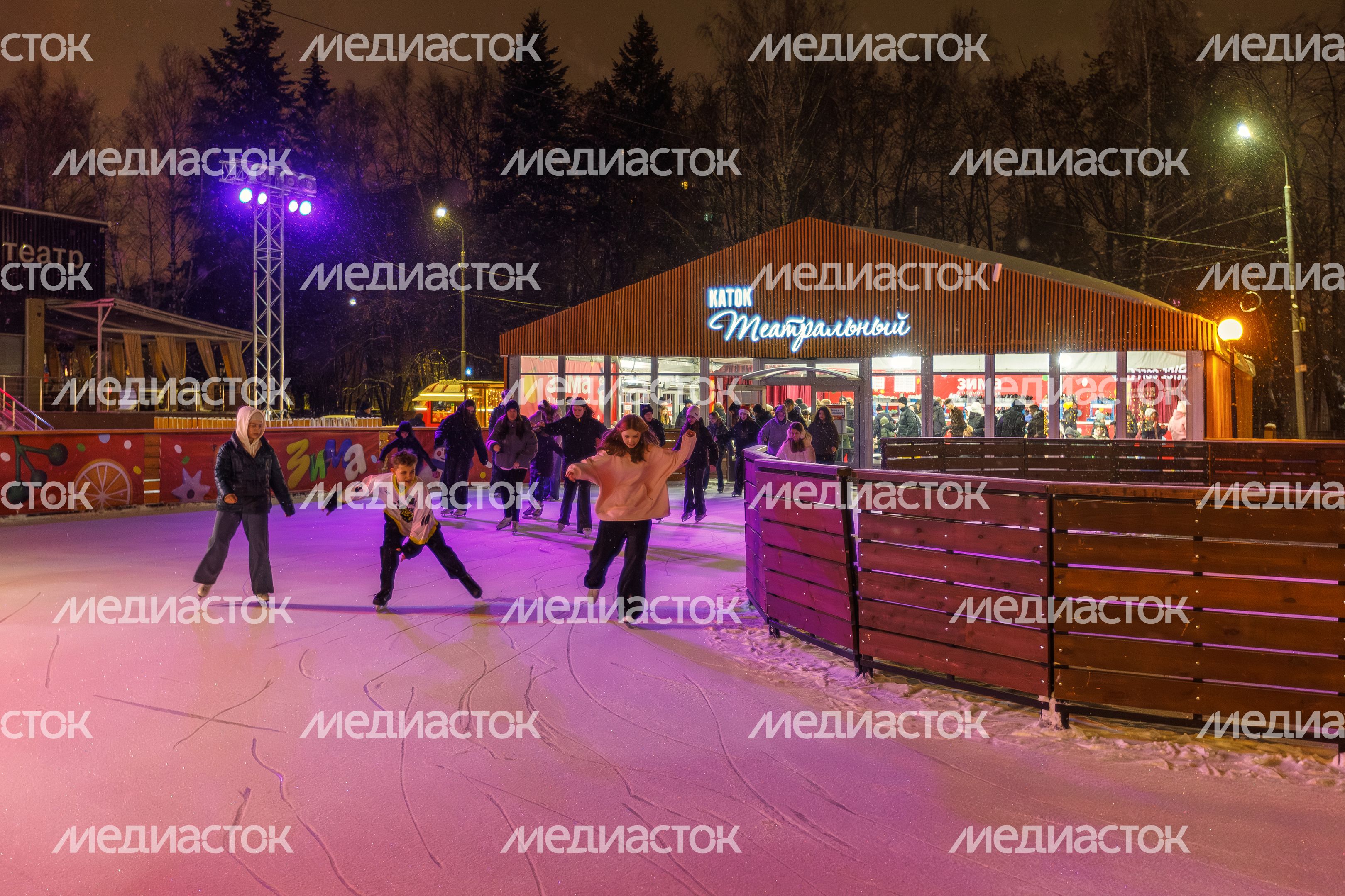 Театральный каток в сквере «Юбилейный» в Химках