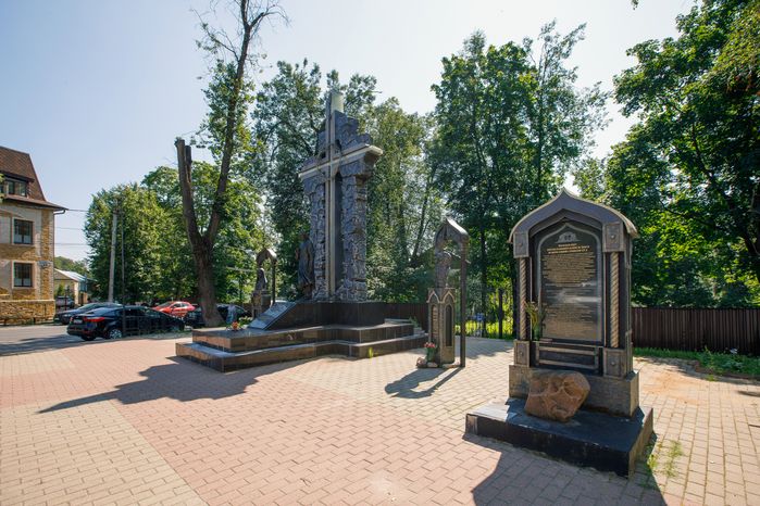 Мемориал «Пострадавшим за веру в годы гонений и репрессий» в Сергиевом Посаде