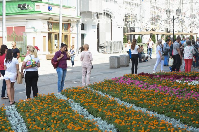 Юбилейный фестиваль цветов в ГУМе в Москве