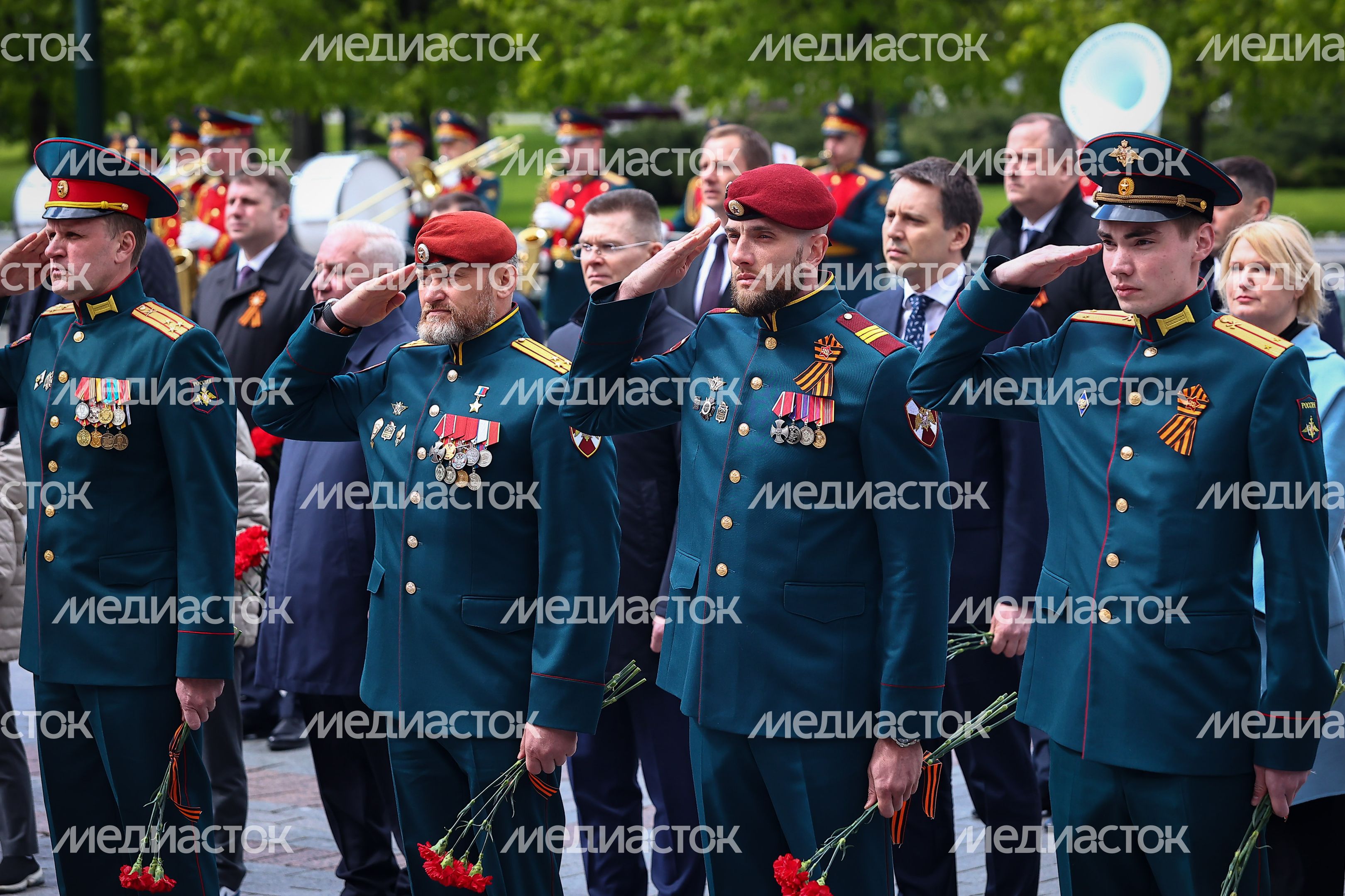 Возложение губернатором венка к Могиле Неизвестного Солдата