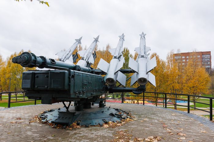 Памятник создателям ракетного щита России в сквере им. Б.К. Громцева в Дзержинском