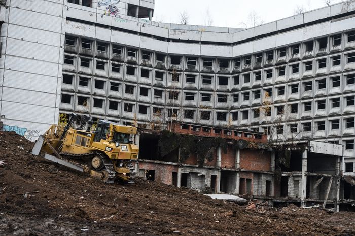 Начало работ по демонтажу Ховринской заброшенной больницы