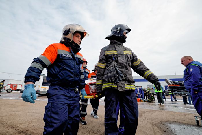 Помощь пострадавшему на месте ДТП на учениях Мособлпожспаса совместно с медициной катастроф в Чехове