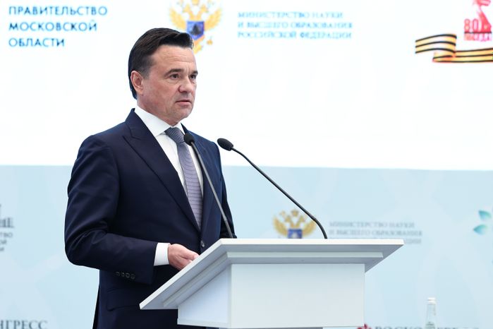 Андрей Воробьев на пленарной сессии форума "Россия и мир: тренды здорового долголетия"