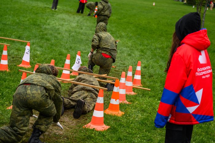 Военно-патриотическая игра «Юнармия, вперед!», посвященная Дню Победы, в Горках Ленинских