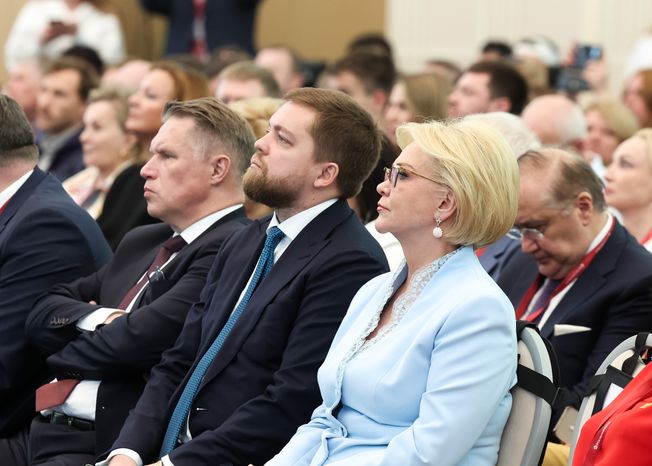 Пленарная сессия форума "Россия и мир: тренды здорового долголетия"
