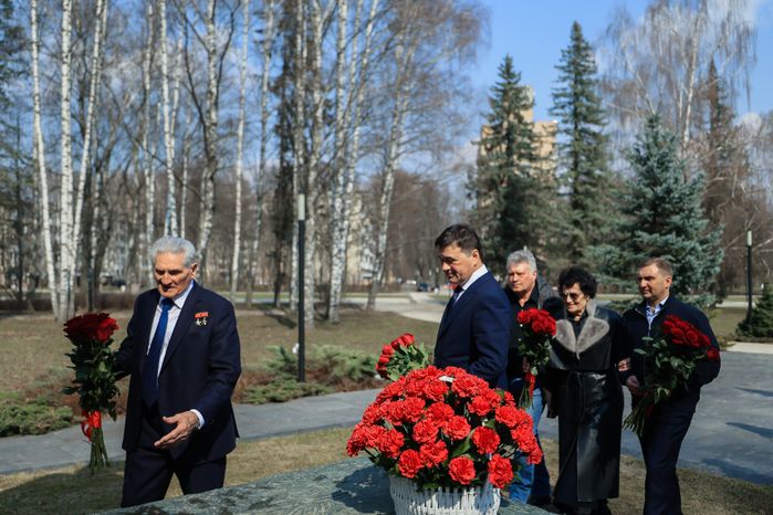 Посещение губернатором космонавта первого отряда