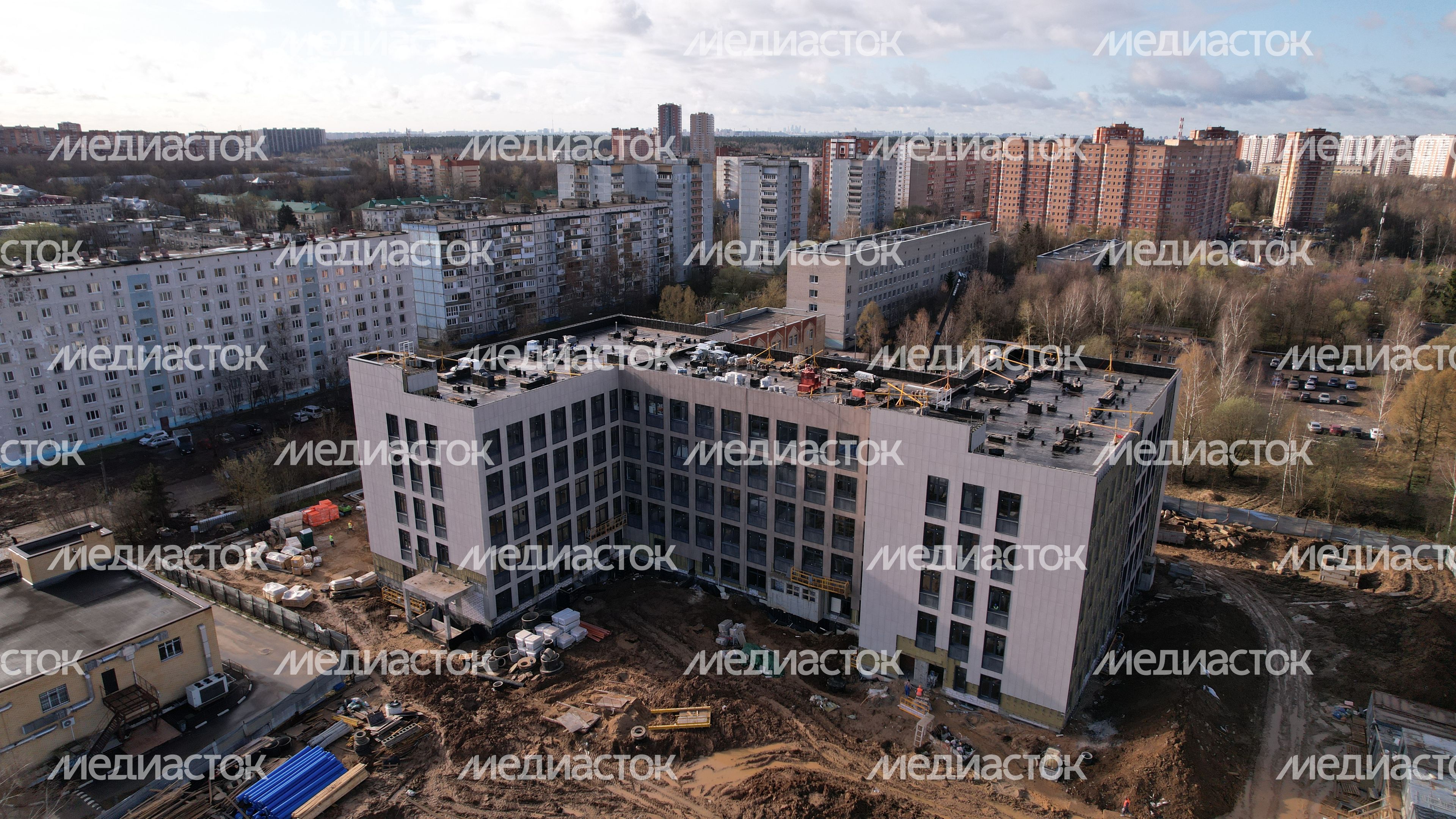 В Лобне продолжается строительство нового здания поликлиники №1