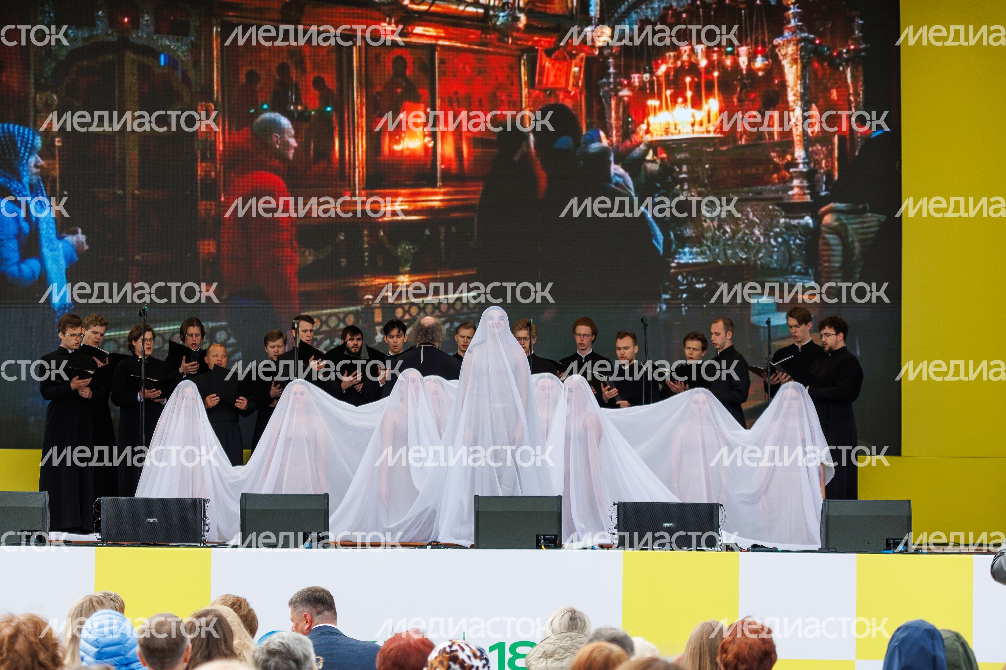 Концерт творческих коллективов Сергиева Посада на открытии Фестиваля театров малых городов России на Советской площади Концерт творческих коллективов Сергиева Посада на открытии Фестиваля театров малых городов России на Советской площади