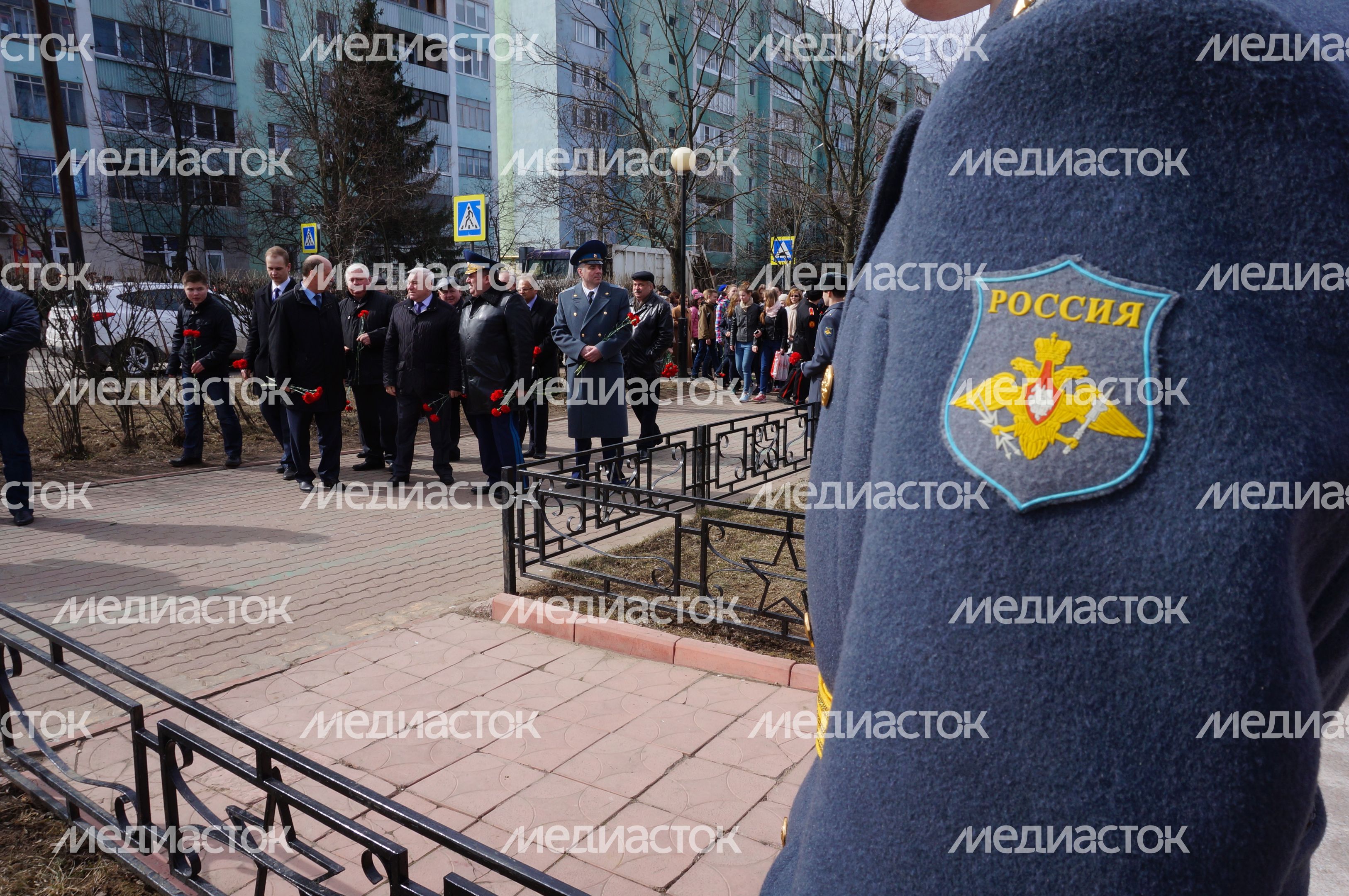 Возложение цветов к памятнику Ю. Гагарину в Краснознаменске