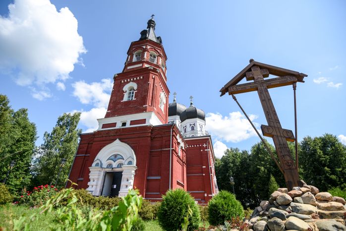 Александро-Невский монастырь в деревне Маклаково