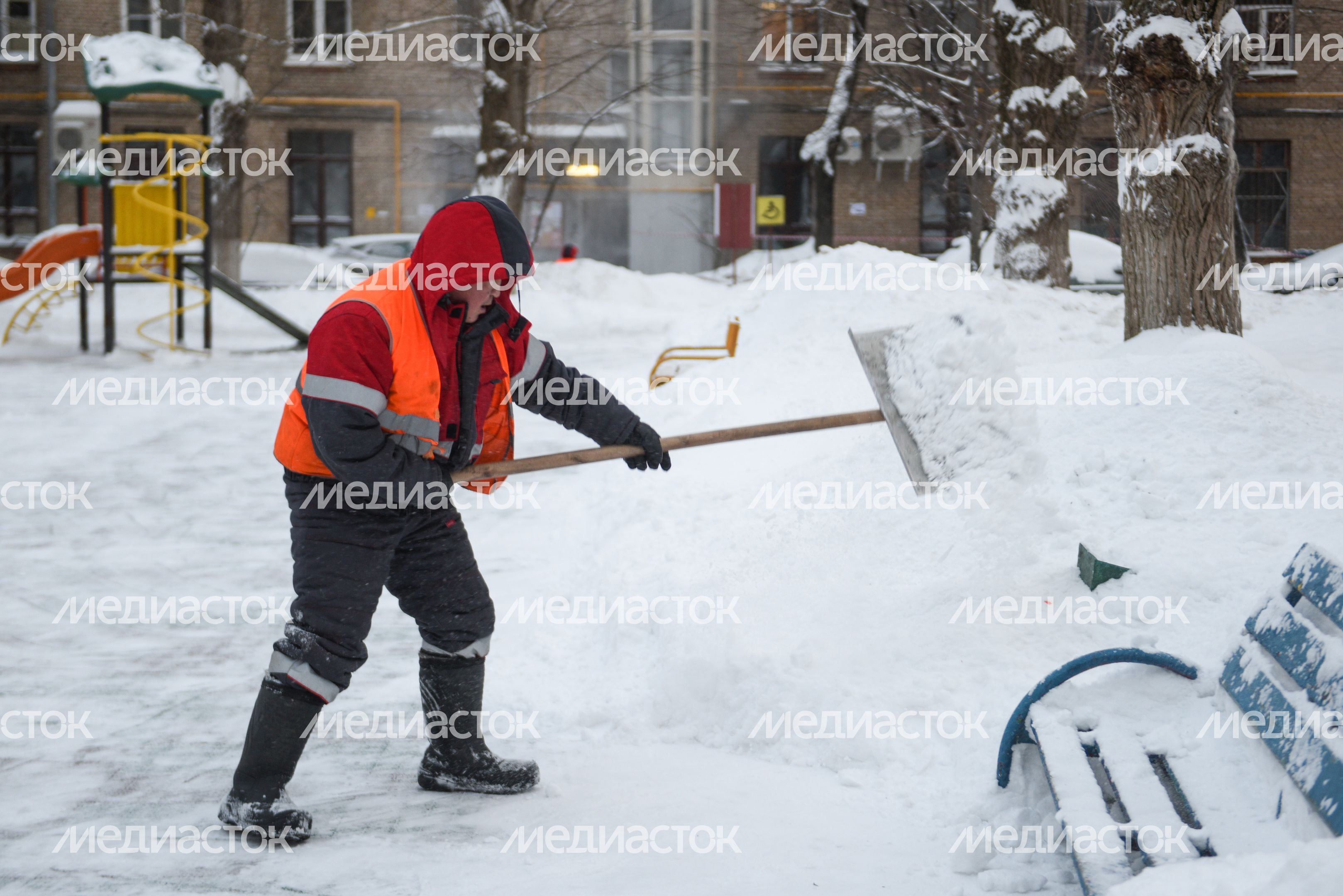 Уборка снега
