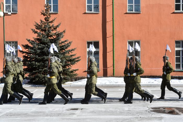 Подготовка военнослужащих отдельного комендантского Преображенского полка к военному параду на Красной площади