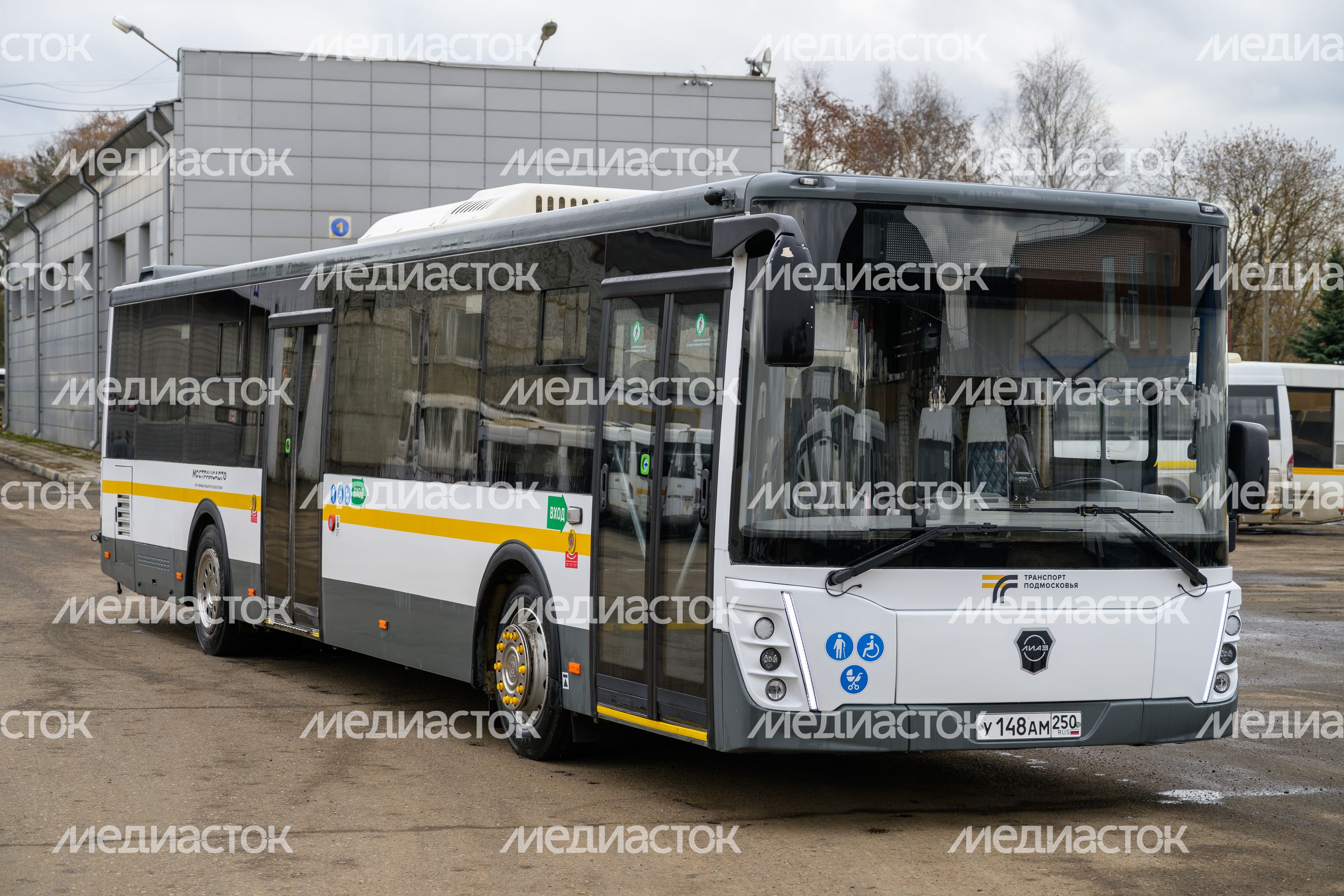 Автобус Мострансавто перед отправлением в рейс Автобус Мострансавто перед отправлением в рейс
