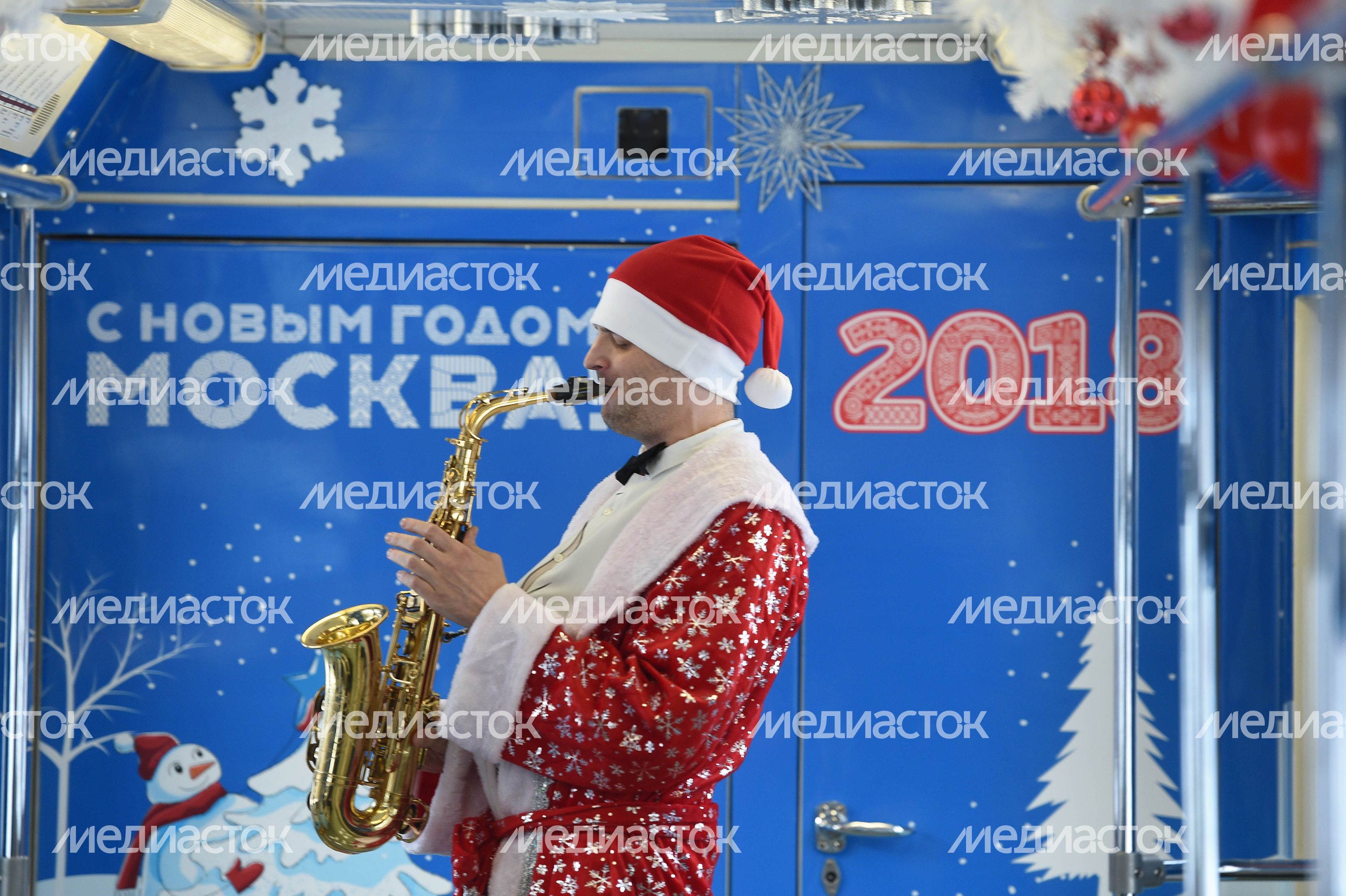 Запуск новогоднего поезда в Московском метрополитене Запуск новогоднего поезда в Московском метрополитене