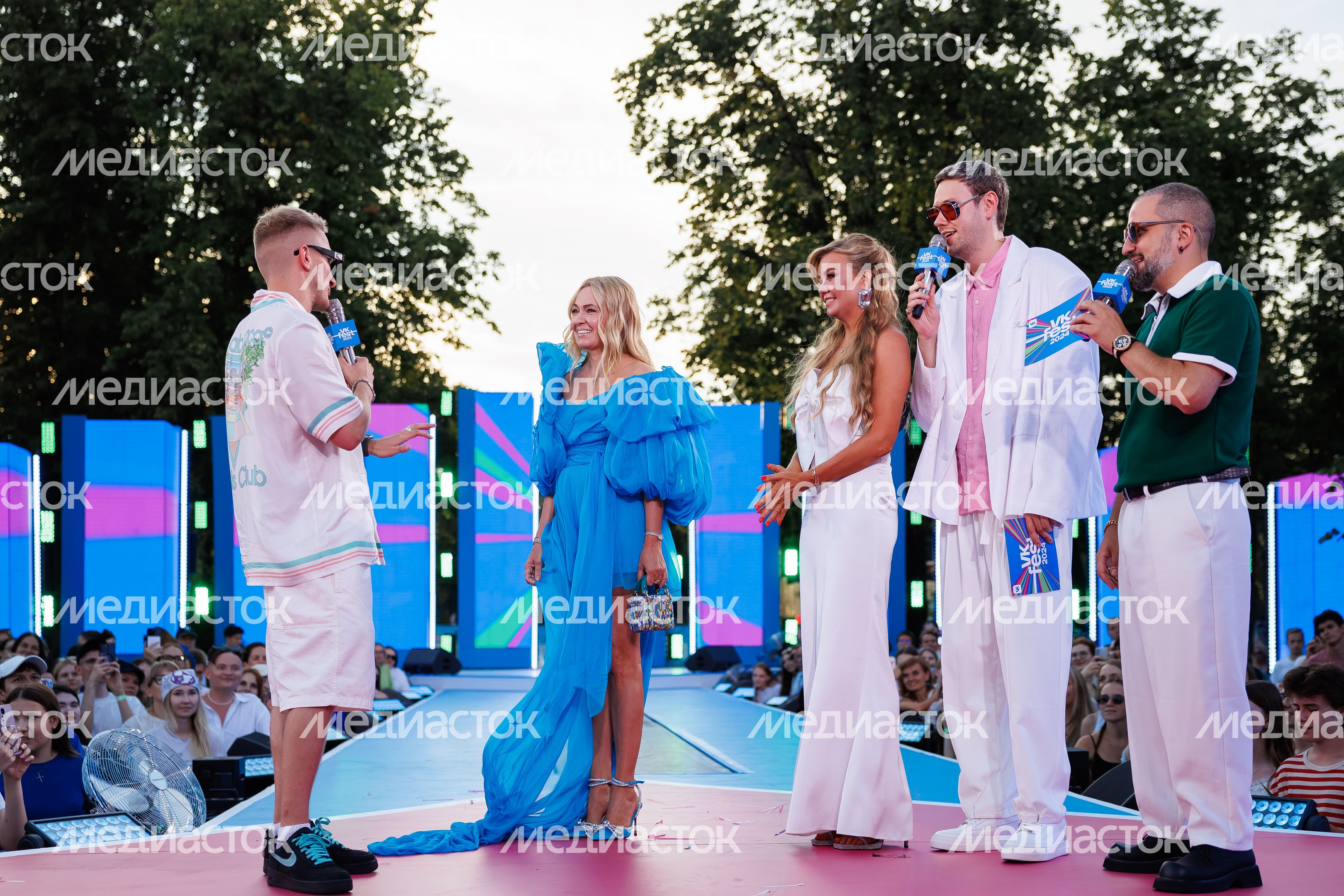 Музыкальный продюсер Яна Рудковская на VK Fest -2024 в московских "Лужниках" Музыкальный продюсер Яна Рудковская на VK Fest -2024 в московских "Лужниках"