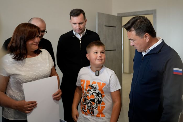 Андрей Воробьев приехал на стройплощадку многоквартирного дома на улице Гоголя в Лосино-Петровском