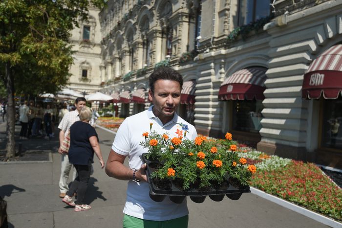 Юбилейный фестиваль цветов в ГУМе в Москве