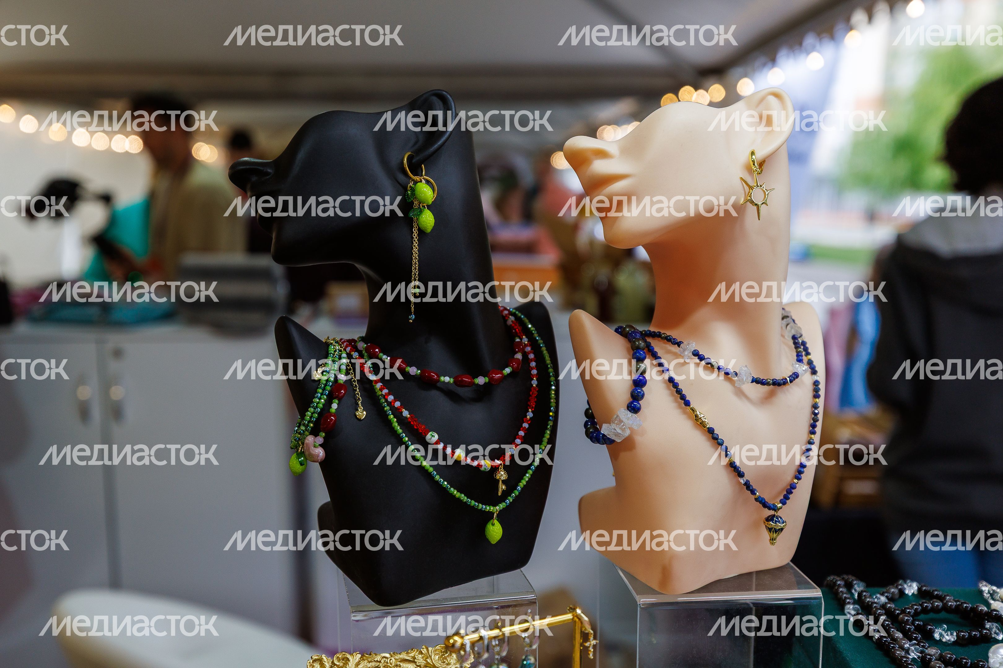 Авторские украшения местных мастеров на ярмарке подмосковных брендов «100% Подмосковье. Встречаем осень» в Красногорске Авторские украшения местных мастеров на ярмарке подмосковных брендов «100% Подмосковье. Встречаем осень» в Красногорске
