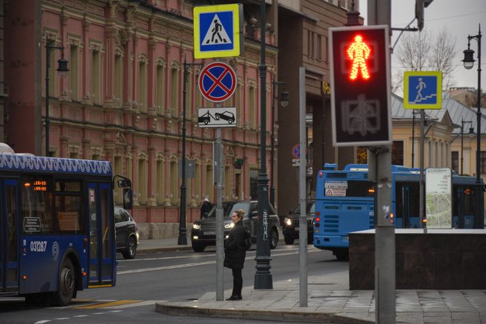 Повседневная жизнь города в Москве осенью