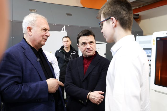 Андрей Воробьев посетил предприятие по производству передовых лазеров во Фрязино
